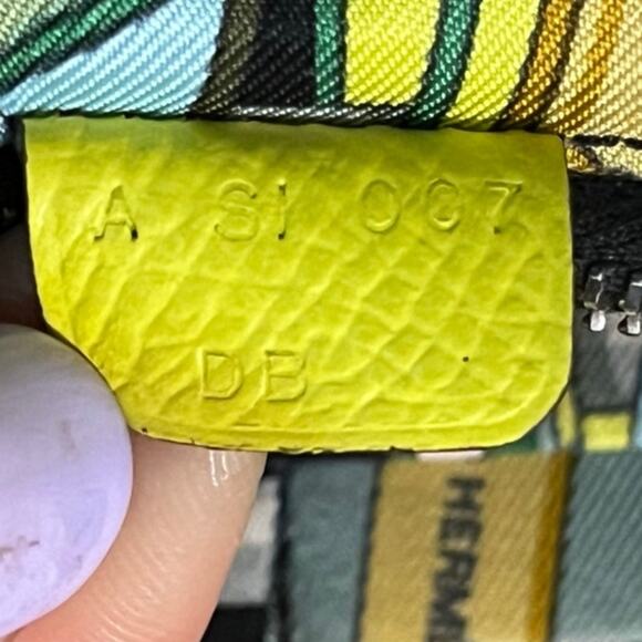 HERMES Silk-In Long Zip Around Long Wallet Epsom yellow - Picture 5 of 16